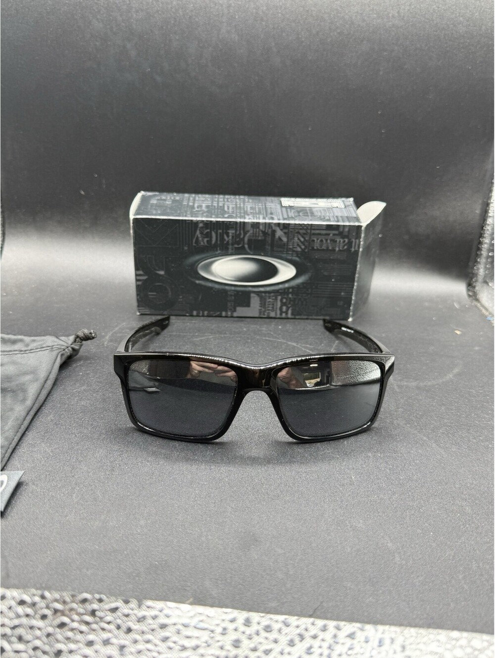 Oakley Mainlink Polished Black/Black Iridium Lenses OO9264-02